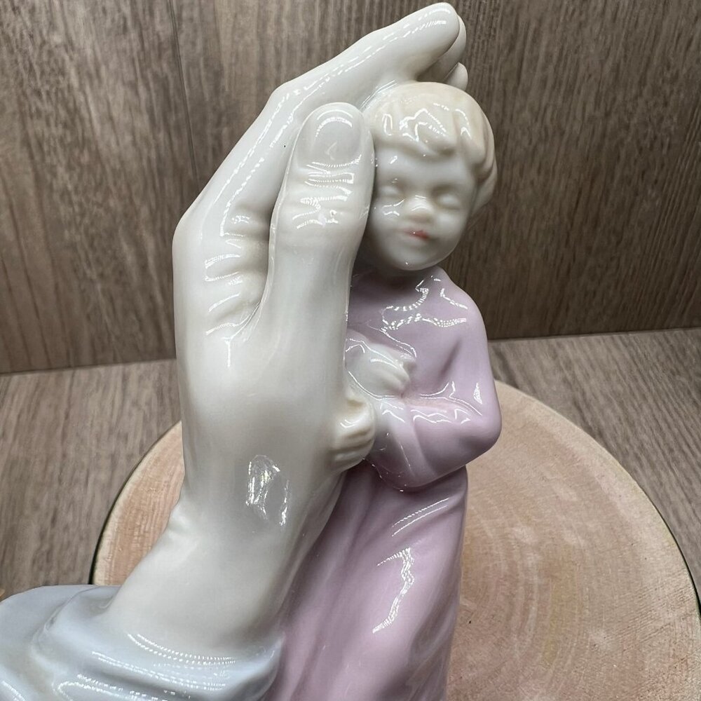 VTG 1983 Roman Palm of My Hand Child Figurine Porcelain Religious Glossy Lilac - Picture 5 of 10